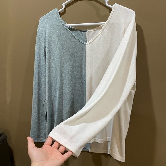 Shein Half Blue Half White Long Sleeve Thin Sweater V Neck Women’s 1X - Picture 2 of 6